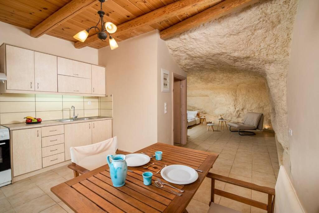 Nostos Cave Seaview Apartment 마탈라 외부 사진